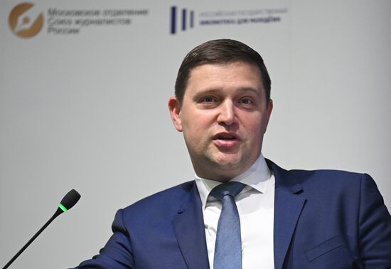Выставка "Россия". Круглый стол "Энергопереход на Дальний Восток: ВИЭ-генерация как источник надежной и доступной электроэнергии!"