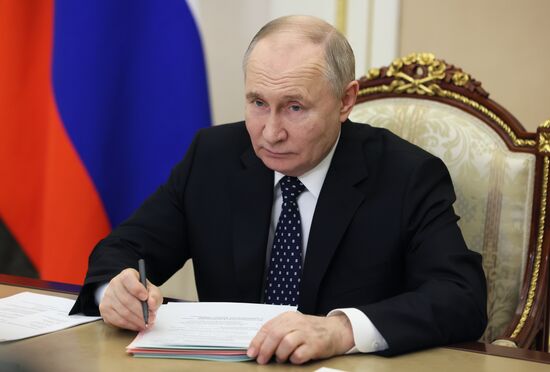 Президент Владимир Путин принял участие в открытии новых молодежных центров в различных регионах страны