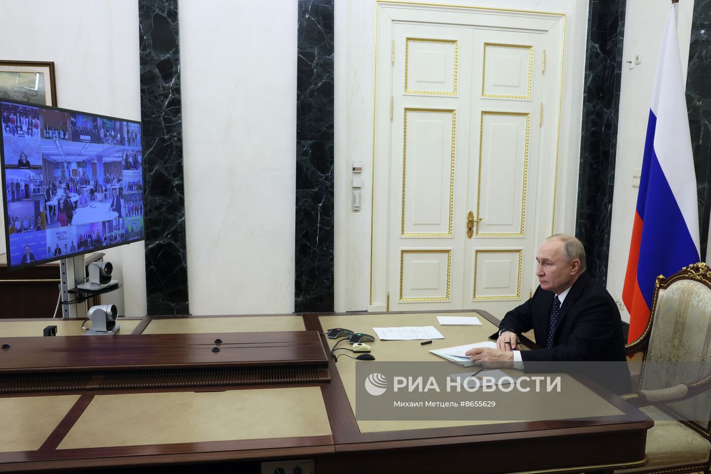 Президент Владимир Путин принял участие в открытии новых молодежных центров в различных регионах страны