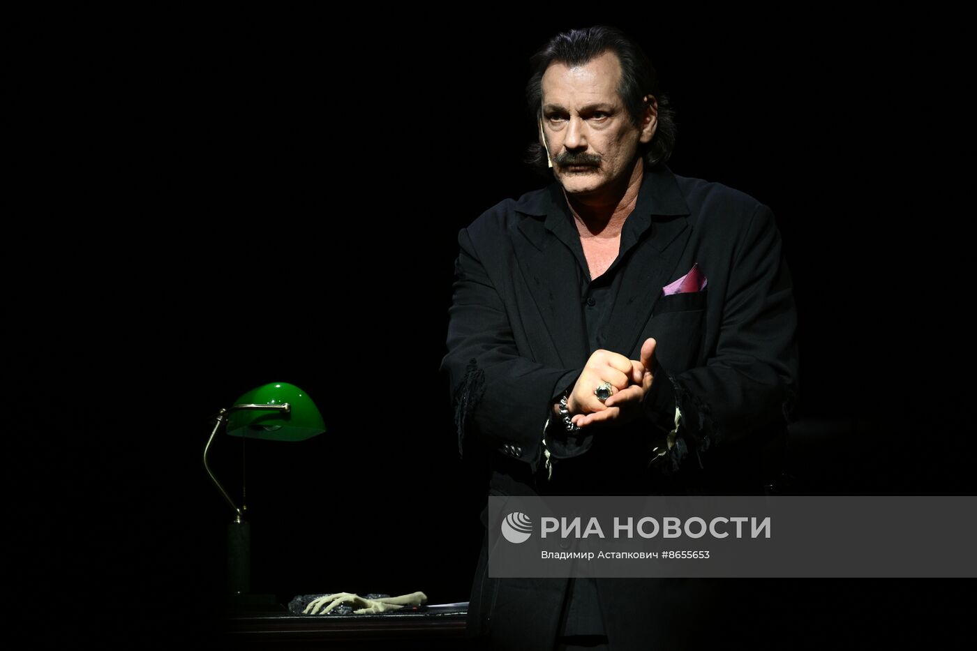 Выставка "Россия". Показ спектакля "#ДокторКудзаев" в рамках проекта "Голоса страны"