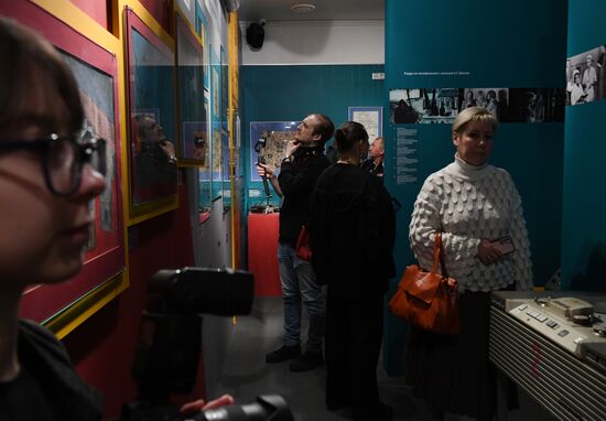 Выставка "Коллажи Альфреда Шнитке"