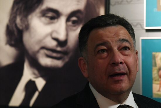 Выставка "Коллажи Альфреда Шнитке"