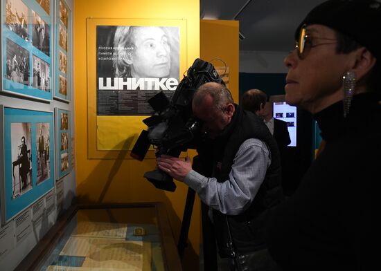 Выставка "Коллажи Альфреда Шнитке"