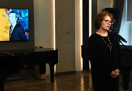 Выставка "Коллажи Альфреда Шнитке"