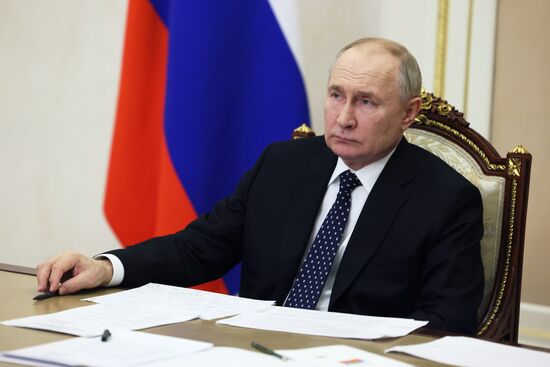 Президент Владимир Путин проводит совещание с членами правительства