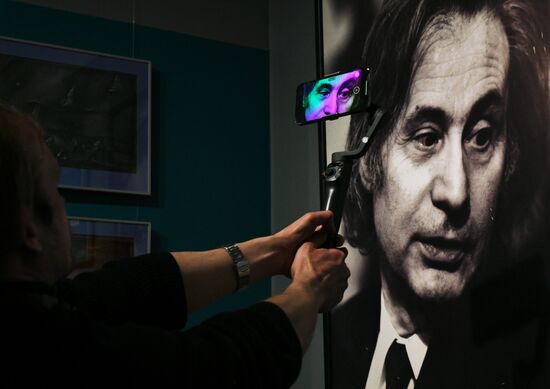 Выставка "Коллажи Альфреда Шнитке"