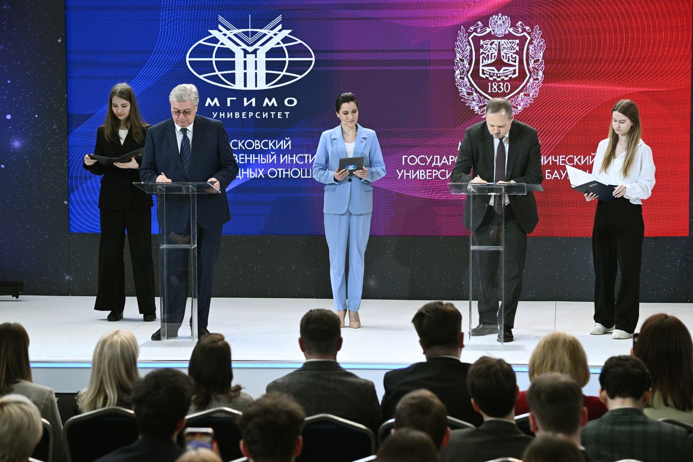 Выставка "Россия". Создаем цифровой факультет МГИМО вместе!
