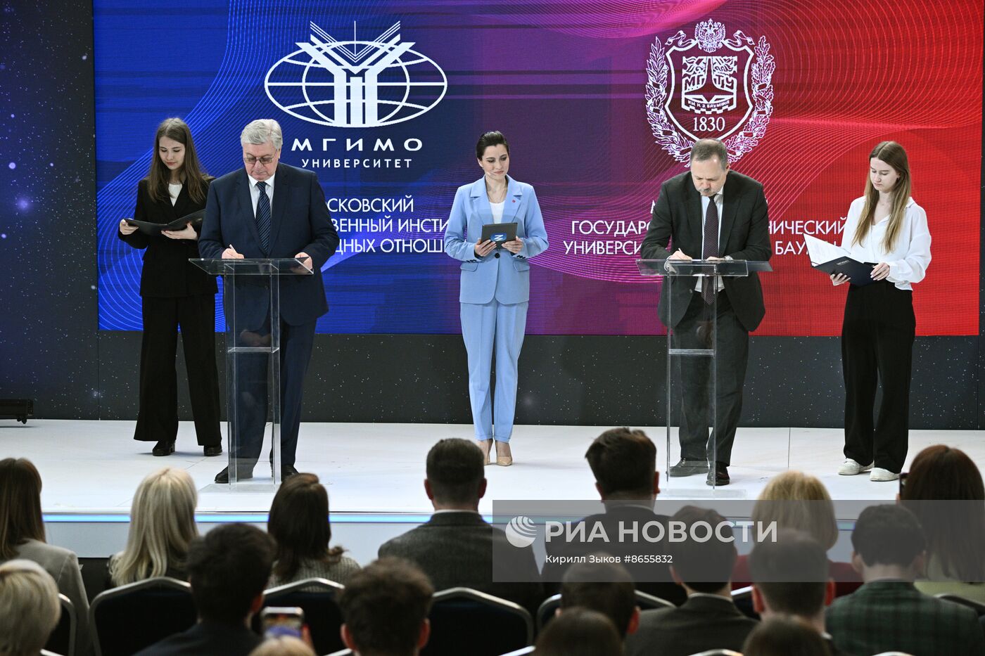 Выставка "Россия". Создаем цифровой факультет МГИМО вместе!