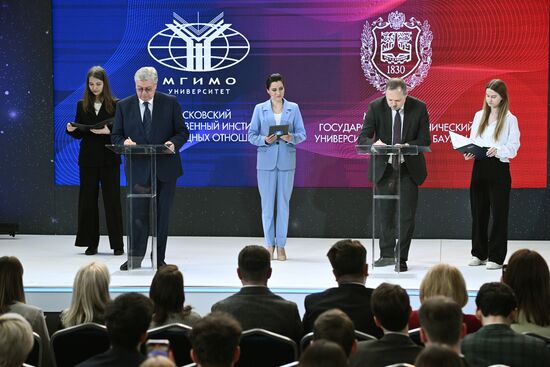 Выставка "Россия". Создаем цифровой факультет МГИМО вместе!