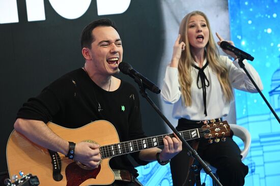 Выставка "Россия". Творческая встреча с Родионом Газмановым