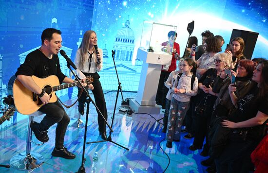 Выставка "Россия". Творческая встреча с Родионом Газмановым