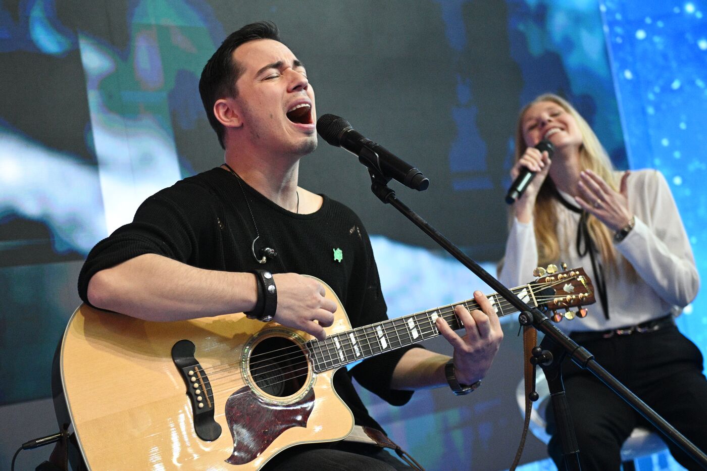 Выставка "Россия". Творческая встреча с Родионом Газмановым