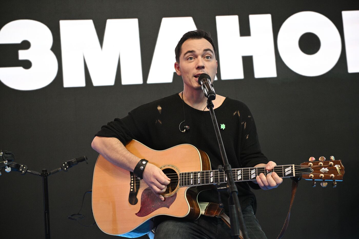 Выставка "Россия". Творческая встреча с Родионом Газмановым