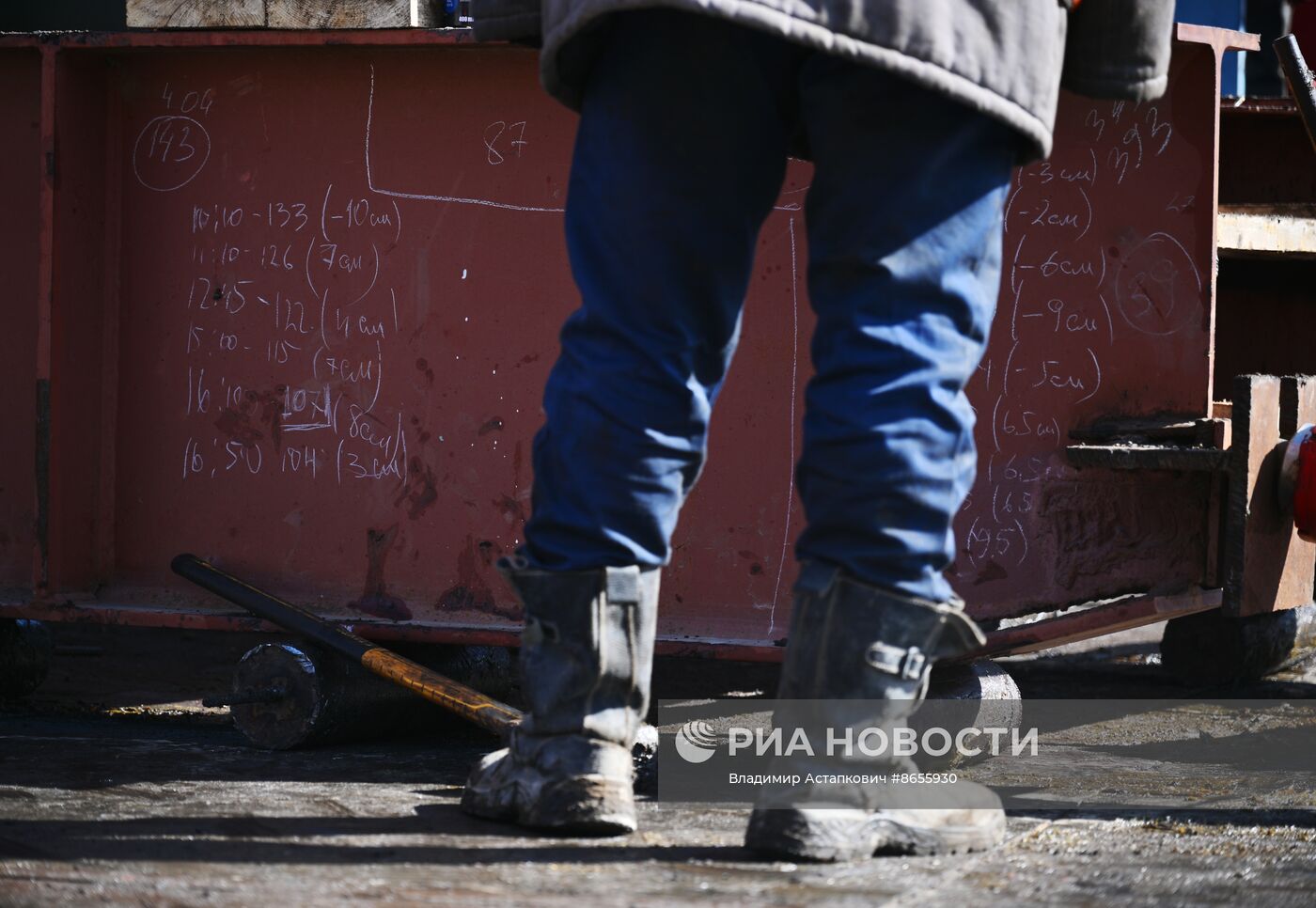 Передвижка исторических строений на территории завода "Борец" на северо-востоке Москвы