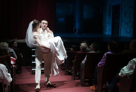 Спектакль "Свадьба" в Театре на Таганке 