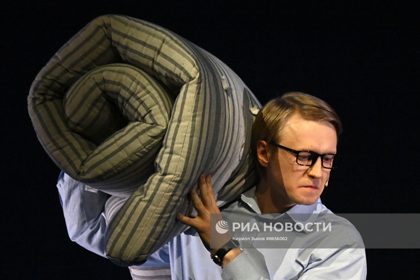 Выставка "Россия". Показ спектакля "У паровоза есть душа" в рамках проекта "Голоса страны"