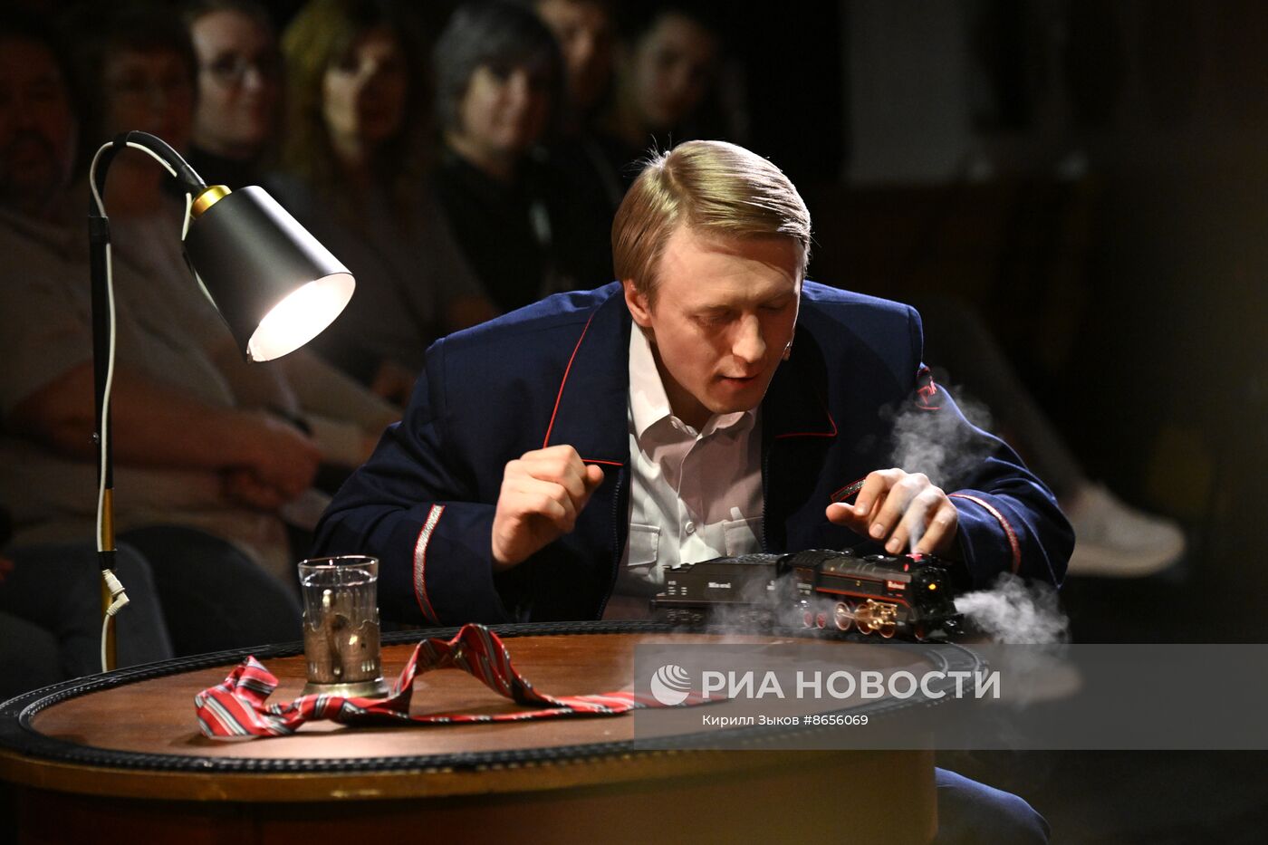 Выставка "Россия". Показ спектакля "У паровоза есть душа" в рамках проекта "Голоса страны"