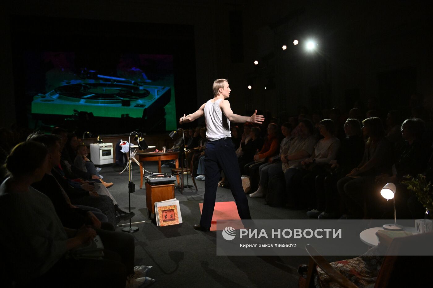 Выставка "Россия". Показ спектакля "У паровоза есть душа" в рамках проекта "Голоса страны"