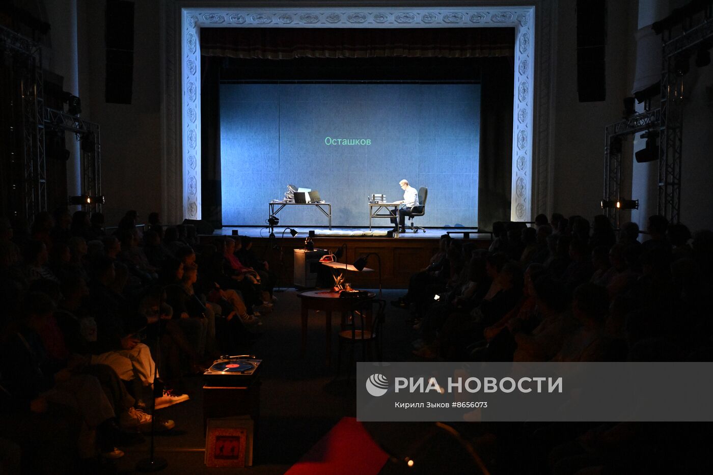 Выставка "Россия". Показ спектакля "У паровоза есть душа" в рамках проекта "Голоса страны"