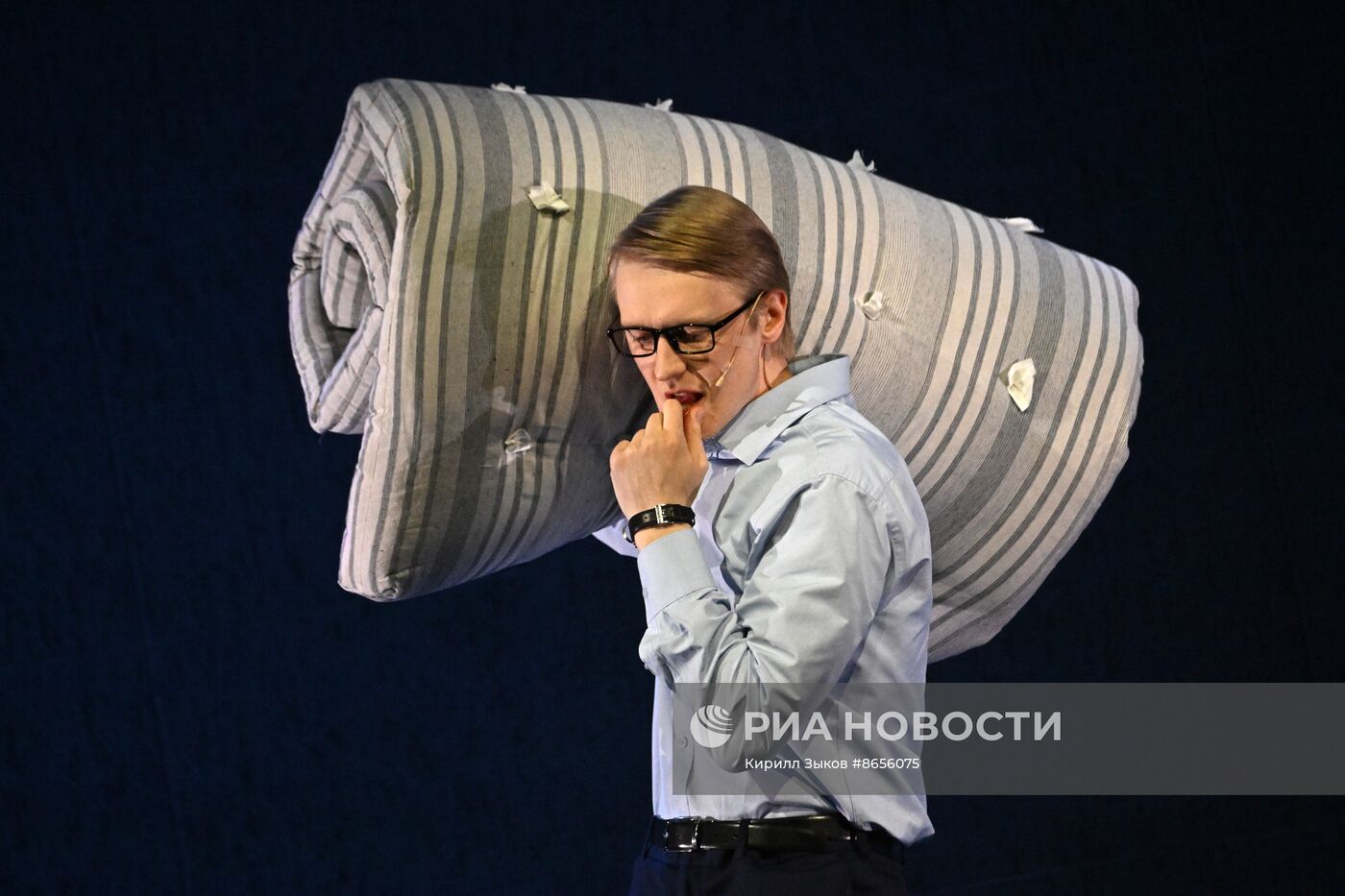 Выставка "Россия". Показ спектакля "У паровоза есть душа" в рамках проекта "Голоса страны"