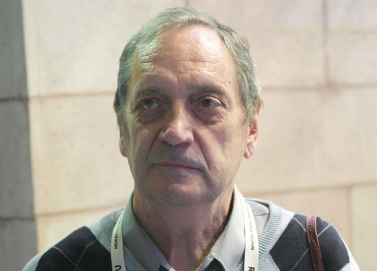 Выставка "Россия". Чествование семейной пары на стенде Санкт-Петербурга