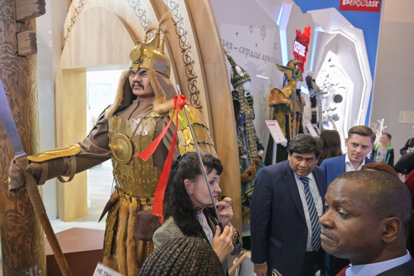 Работа выставки "Россия"