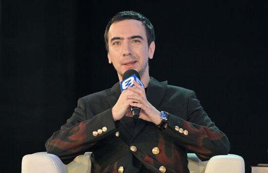 Выставка "Россия". Лекция от пранкеров Вована и Лексуса "Пранк-журналистика: когда шутка становится инструментом правды"