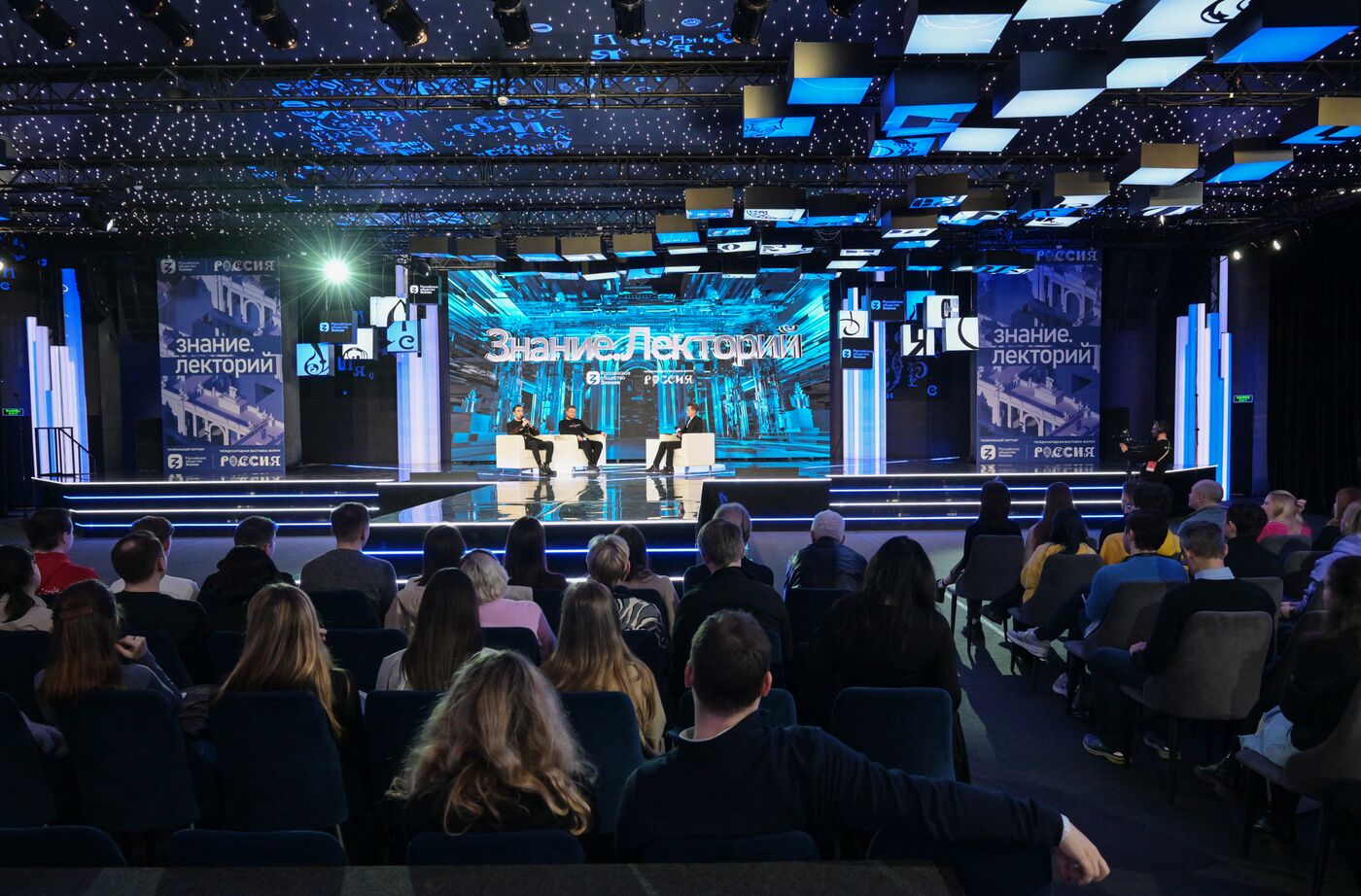 Выставка "Россия". Лекция от пранкеров Вована и Лексуса "Пранк-журналистика: когда шутка становится инструментом правды"