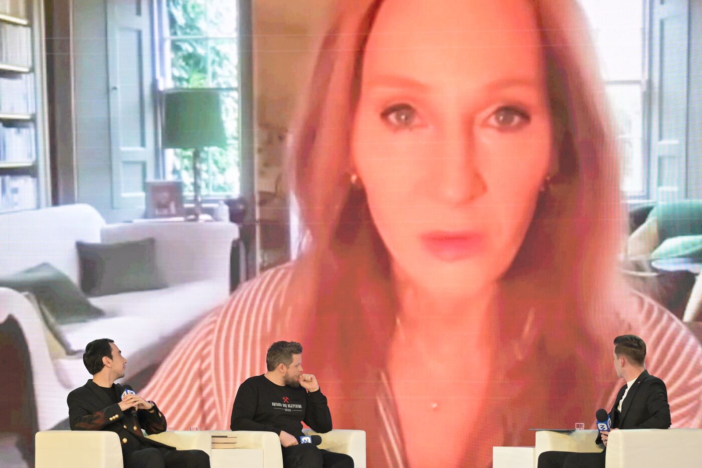 Выставка "Россия". Лекция от пранкеров Вована и Лексуса "Пранк-журналистика: когда шутка становится инструментом правды"