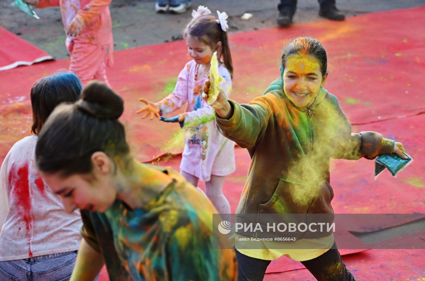 16-й фестиваль "Сита Холи Мела" в Москве 