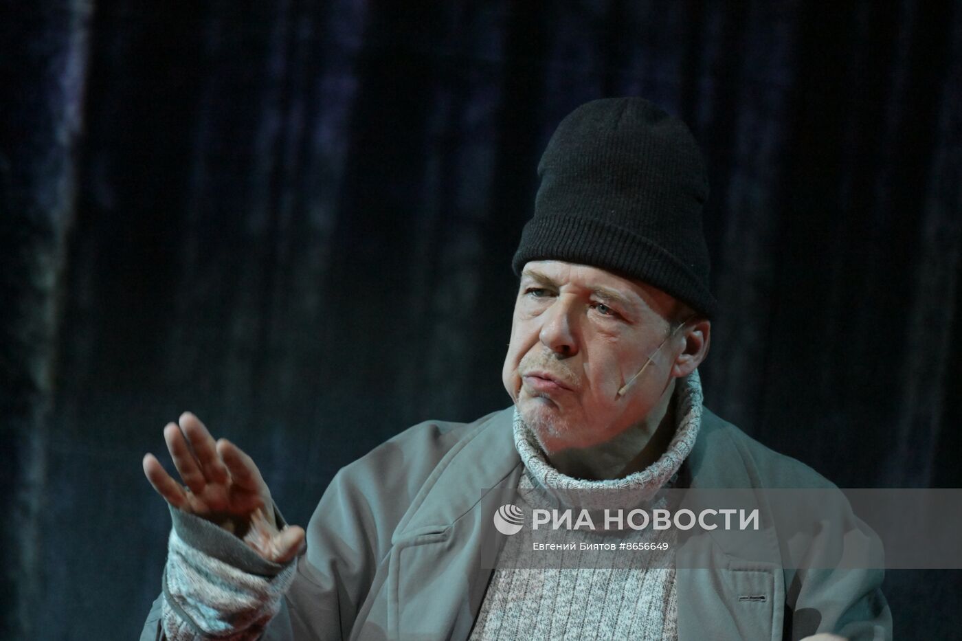 Выставка "Россия". Показ спектакля "Медитативный ёж" в рамках проекта "Голоса страны"