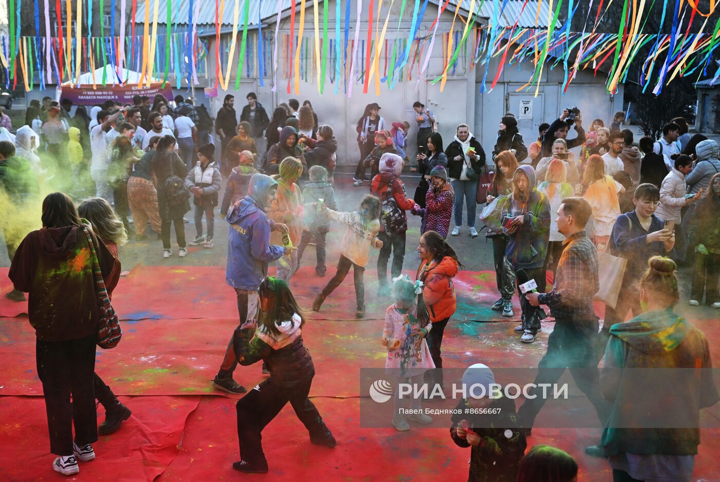 16-й фестиваль "Сита Холи Мела" в Москве 