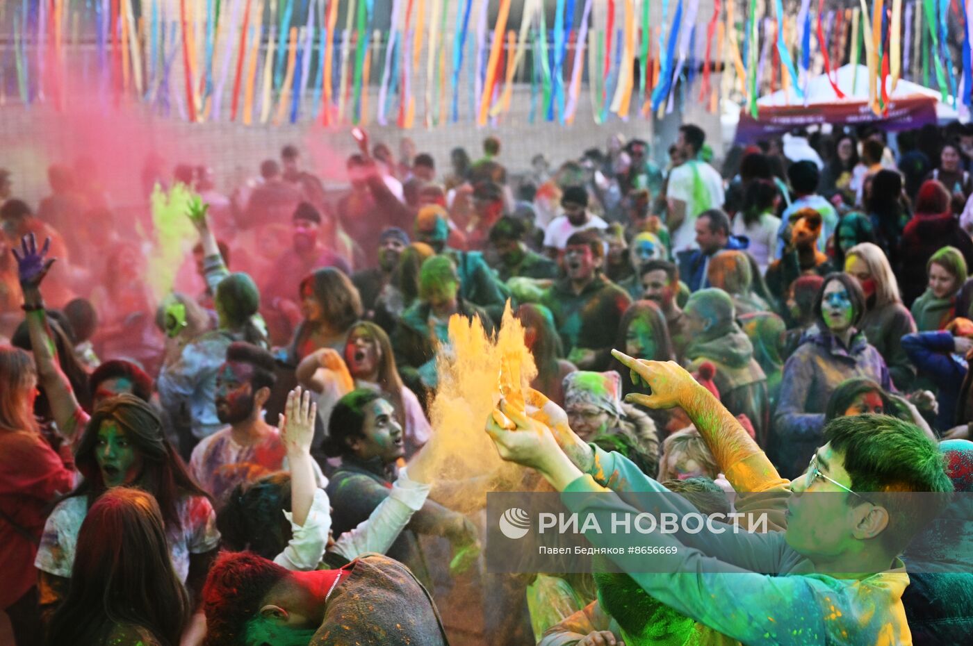 16-й фестиваль "Сита Холи Мела" в Москве 