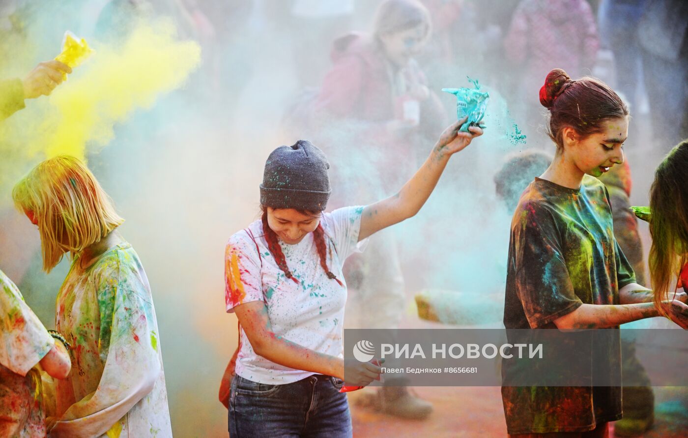 16-й фестиваль "Сита Холи Мела" в Москве 