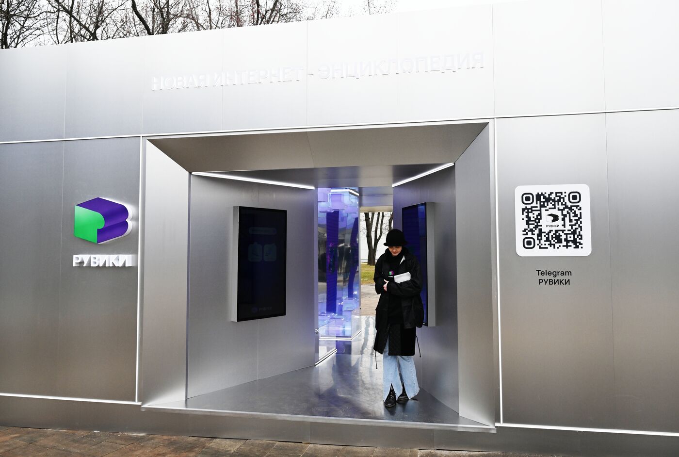 Выставка "Россия". Открытие стенда российской интернет-энциклопедии РУВИКИ на выставке "Россия"