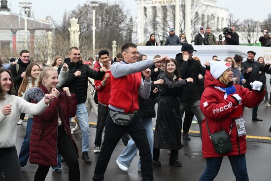 Выставка "Россия".  Всероссийский форум волонтеров-медиков