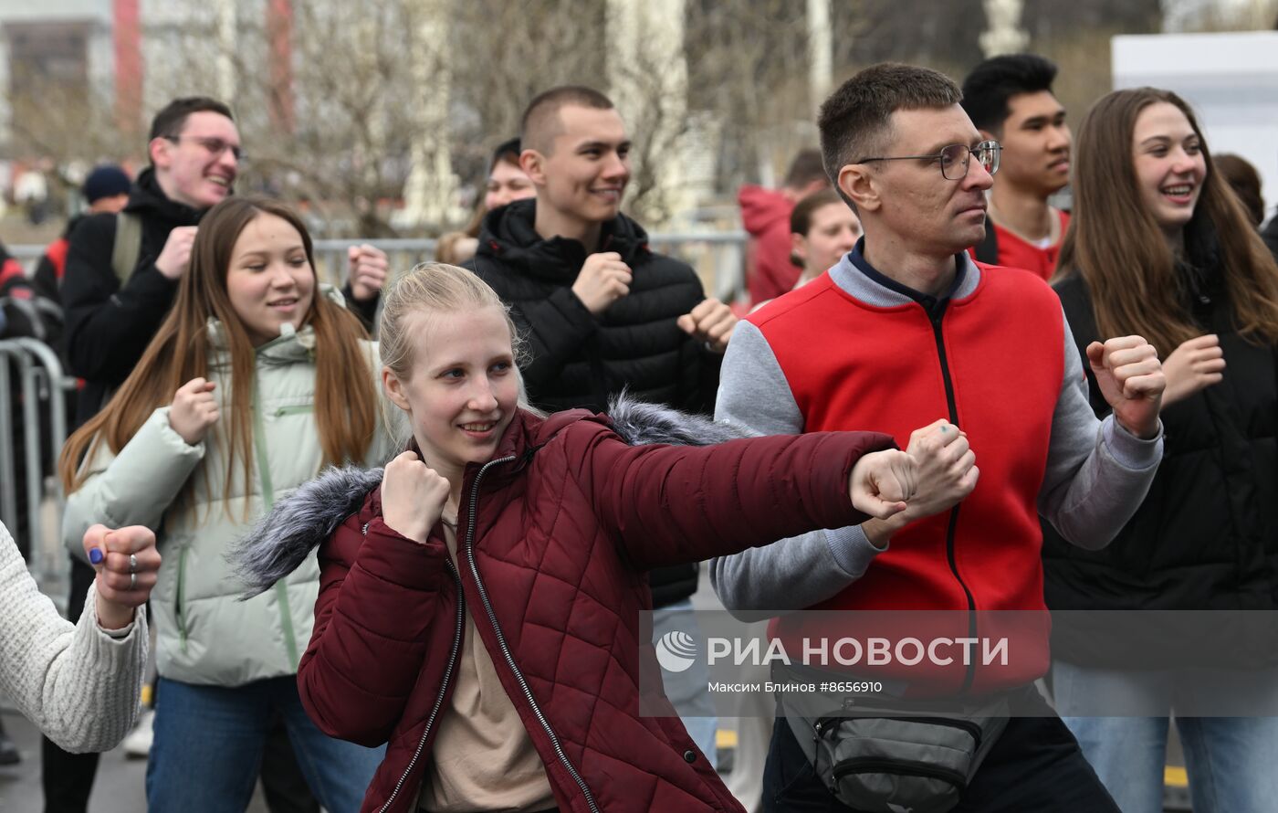 Выставка "Россия".  Всероссийский форум волонтеров-медиков