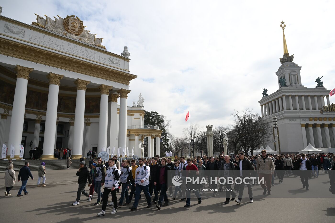 Выставка "Россия".  Всероссийский форум волонтеров-медиков