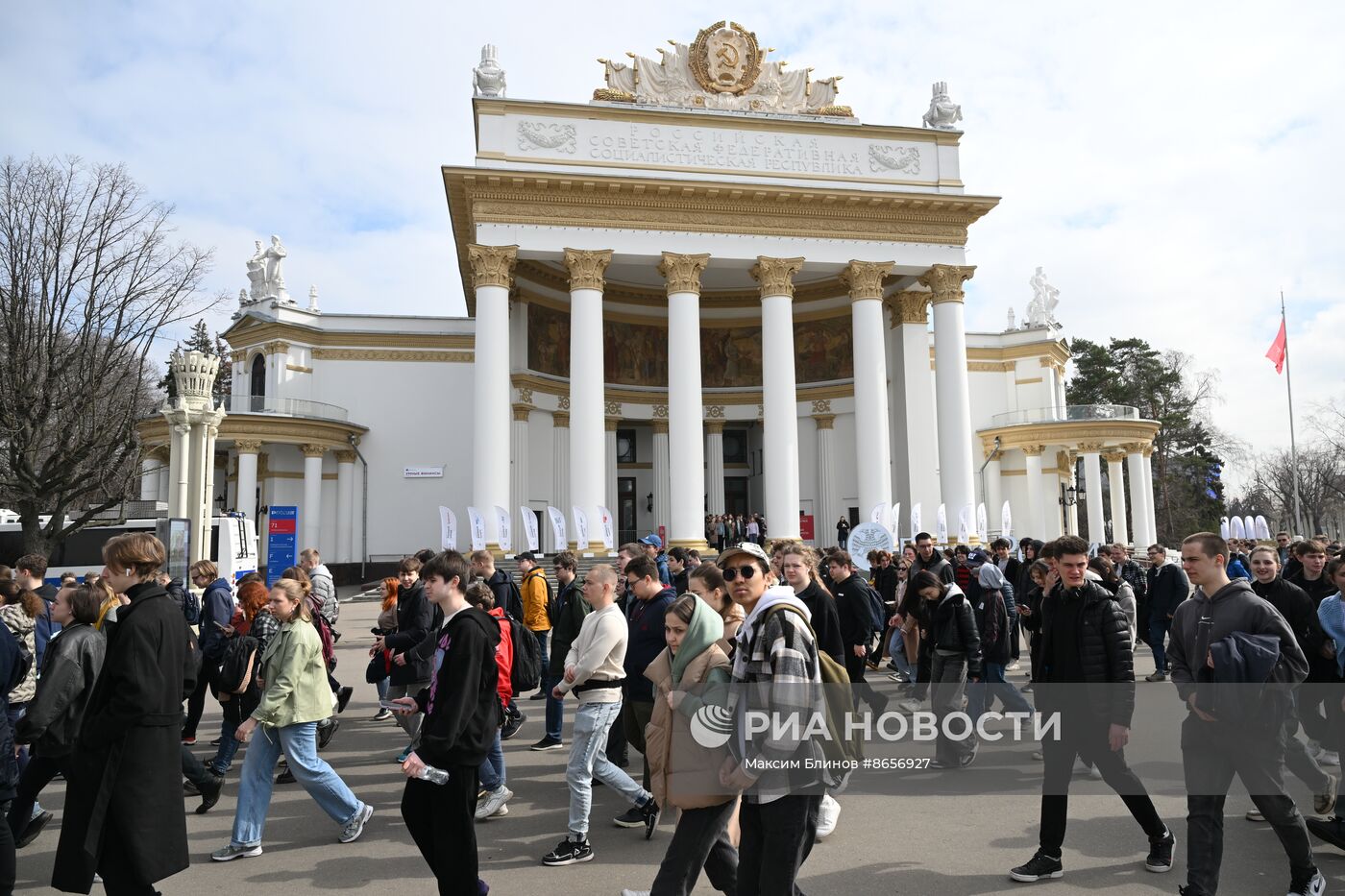 Выставка "Россия".  Всероссийский форум волонтеров-медиков