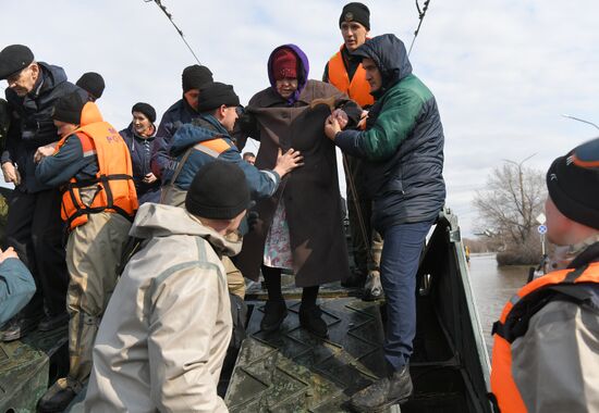 Обстановка в Орске после прорыва дамбы