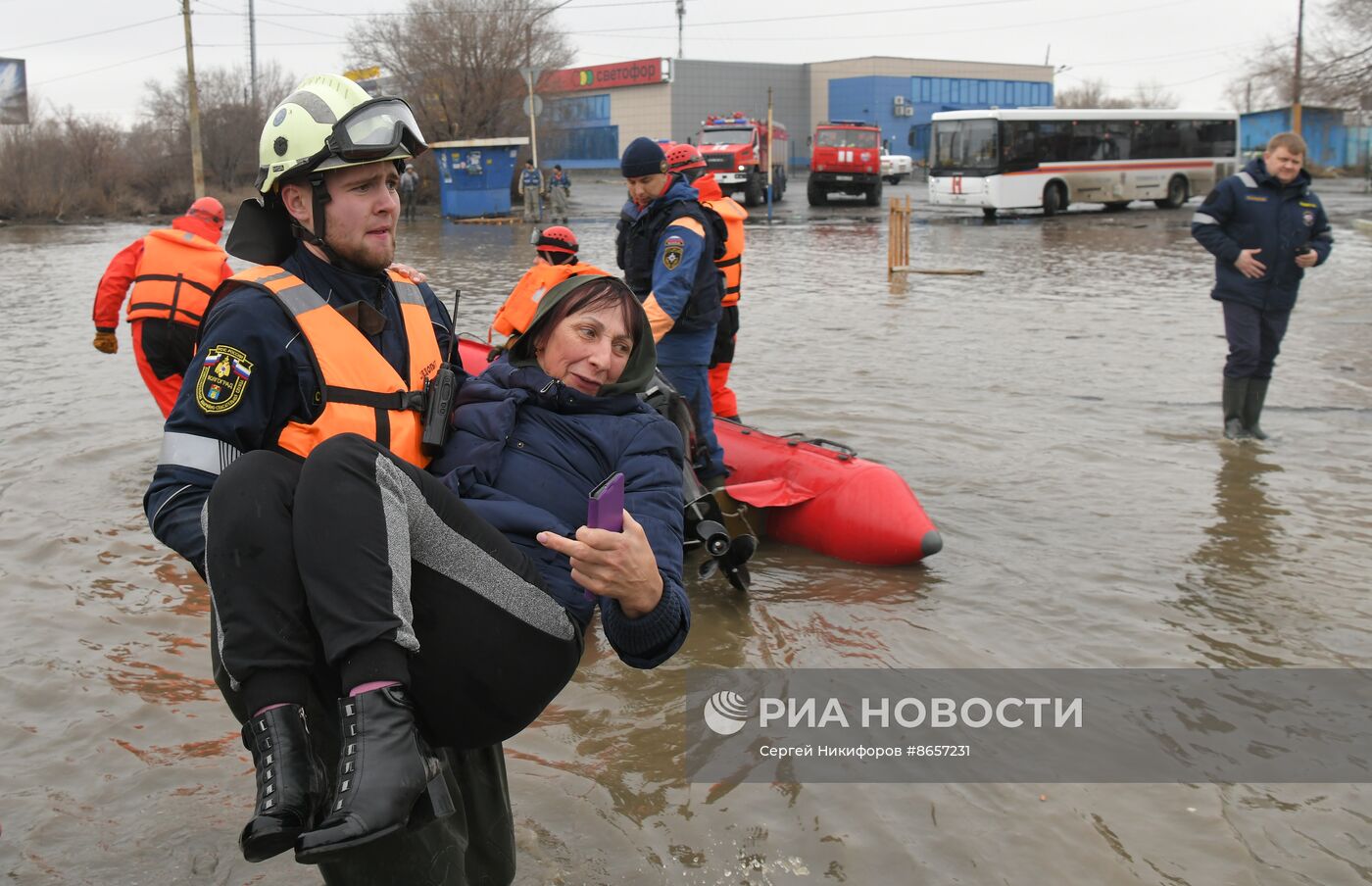 Обстановка в Орске после прорыва дамбы