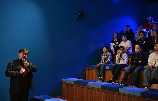 Выставка "Россия". Встреча поколений - беседы с полярниками