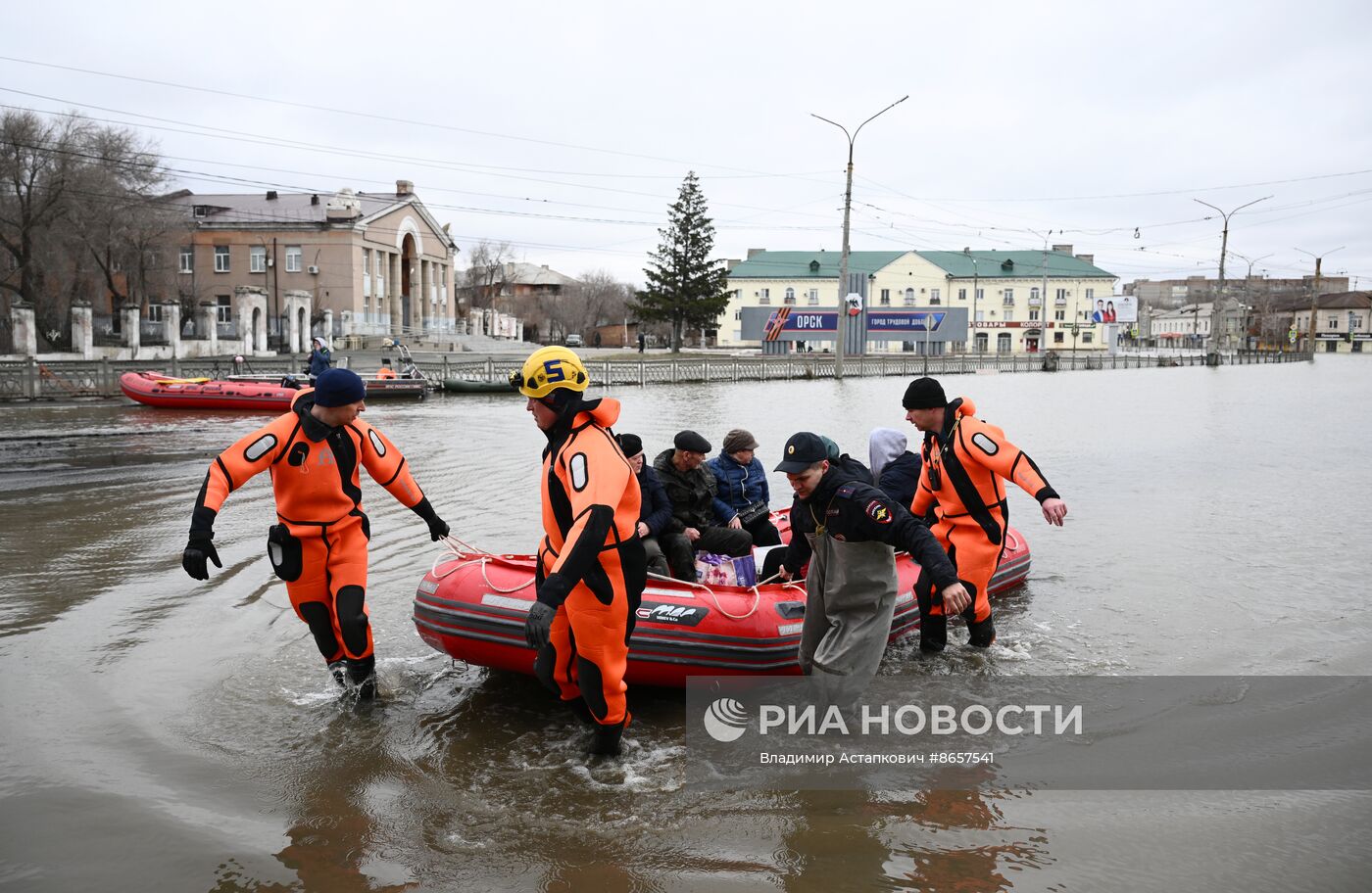 Последствия прорыва дамбы в Орске