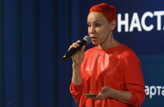  Выставка "Россия". Стратегическая сессия "Женщины за сохранение традиций. Наставничество в кругу семьи и на работе"