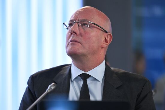 Выставка "Россия". Совещание по развитию спорта в павильоне координационного центра Правительства РФ