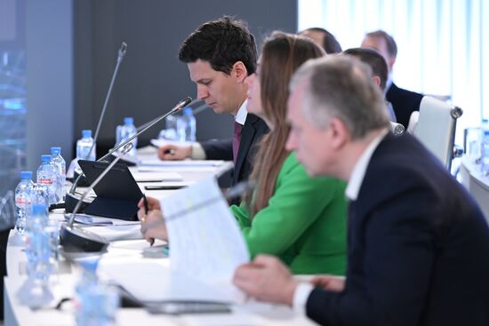 Выставка "Россия". Совещание по развитию спорта в павильоне координационного центра Правительства РФ