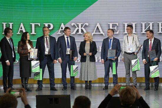Выставка "Россия". Церемония награждения за выдающиеся достижения при реализации уникальных инновационных проектов из высокотехнологичной продукции на основе алюминия