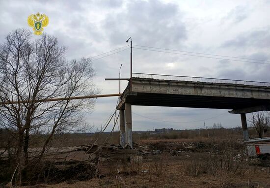 Путепровод обрушился в Смоленской области 