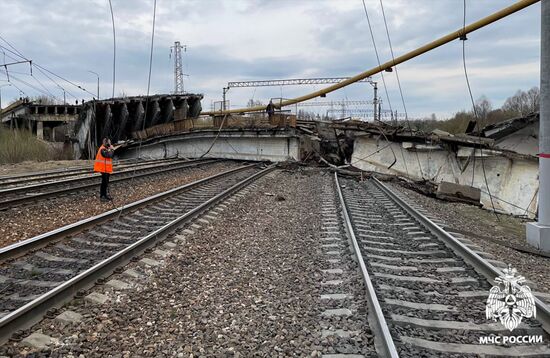 Путепровод обрушился в Смоленской области 