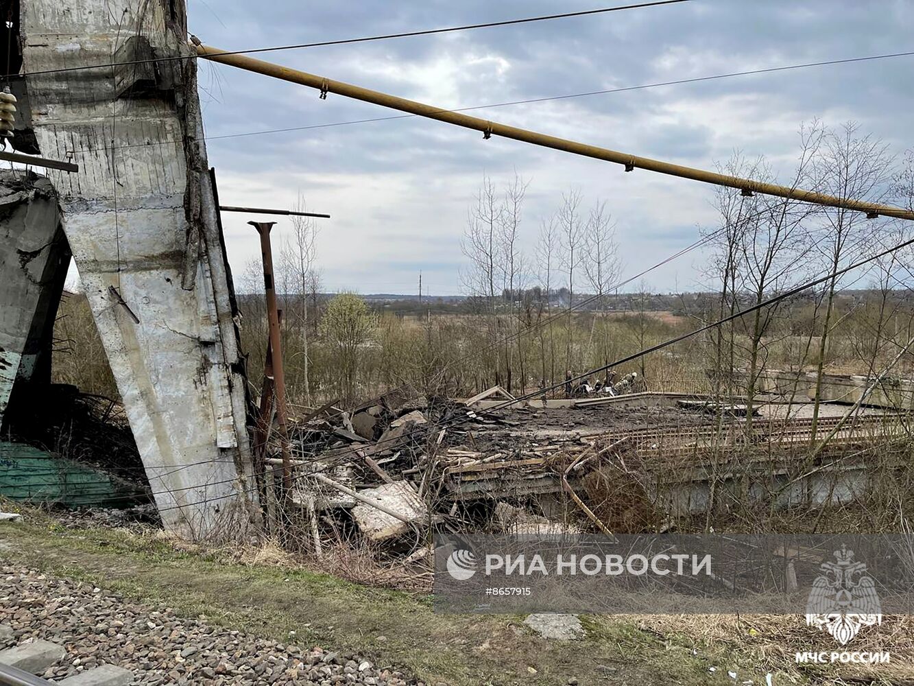 Путепровод обрушился в Смоленской области 